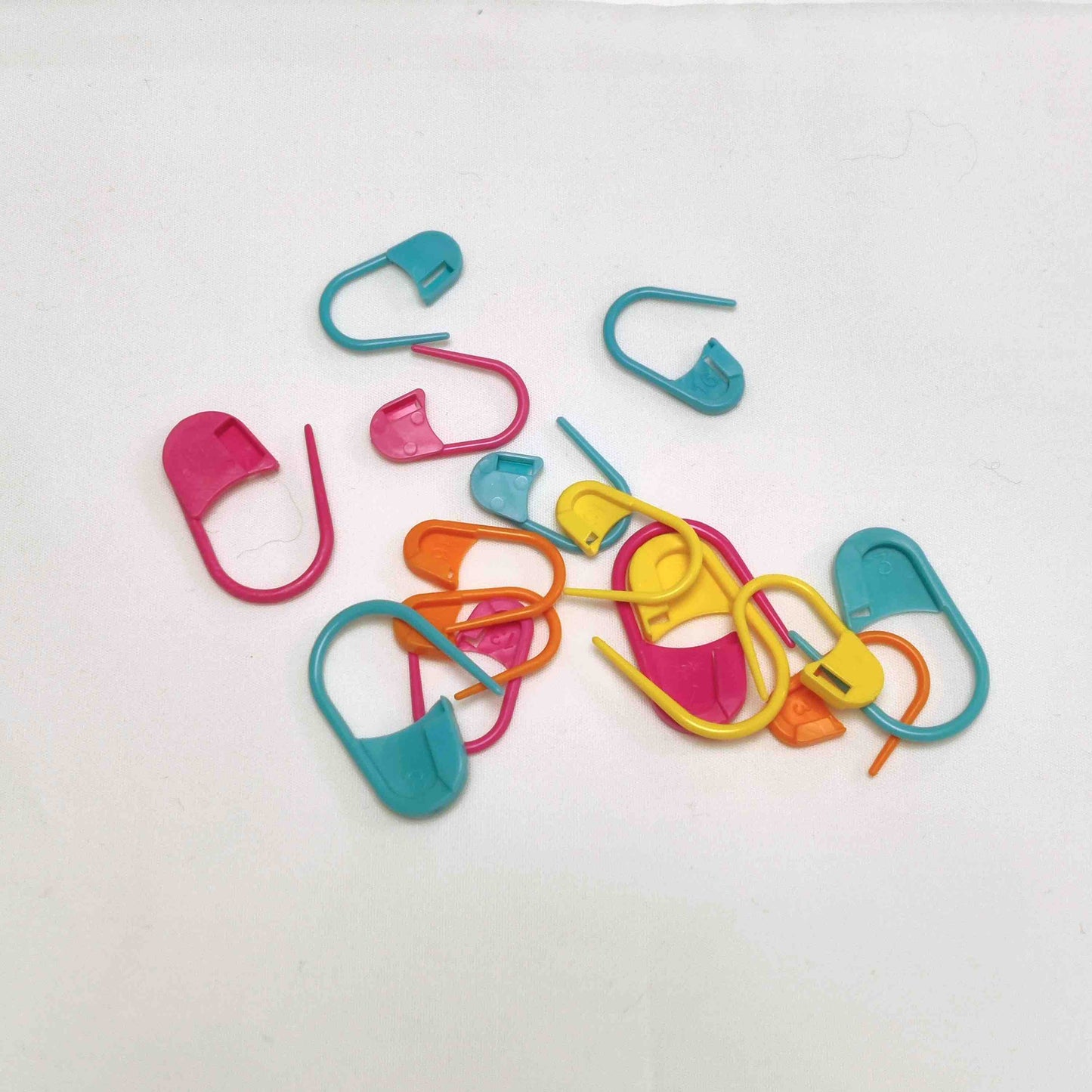 ony Maschenmarkierer 60674 – 15 verschließbare Kunststoff-Markierer für Strick- und Häkelprojekte