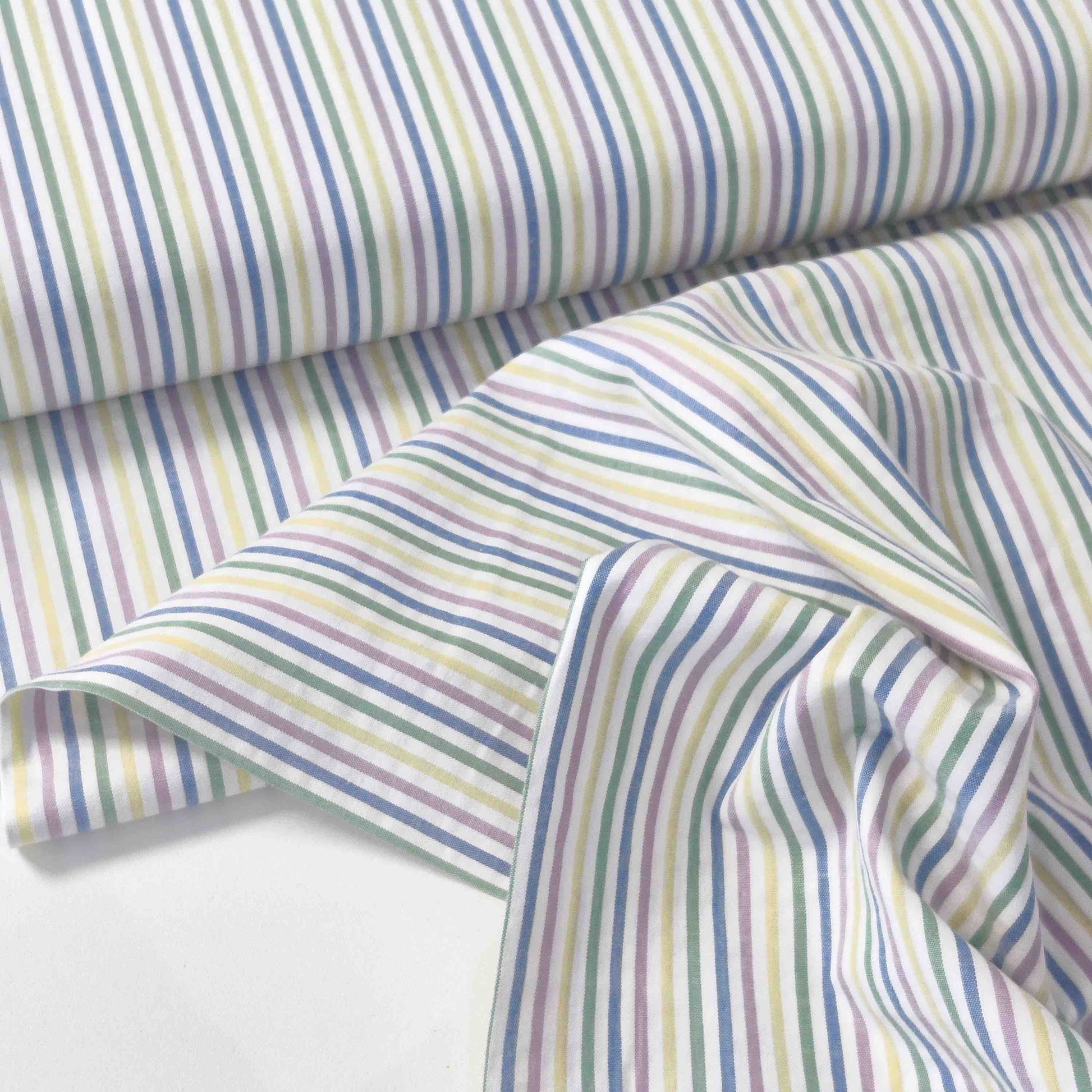 Seersucker Baumwollstoff mit schmalen Streifen – strukturierter Baumwollstoff