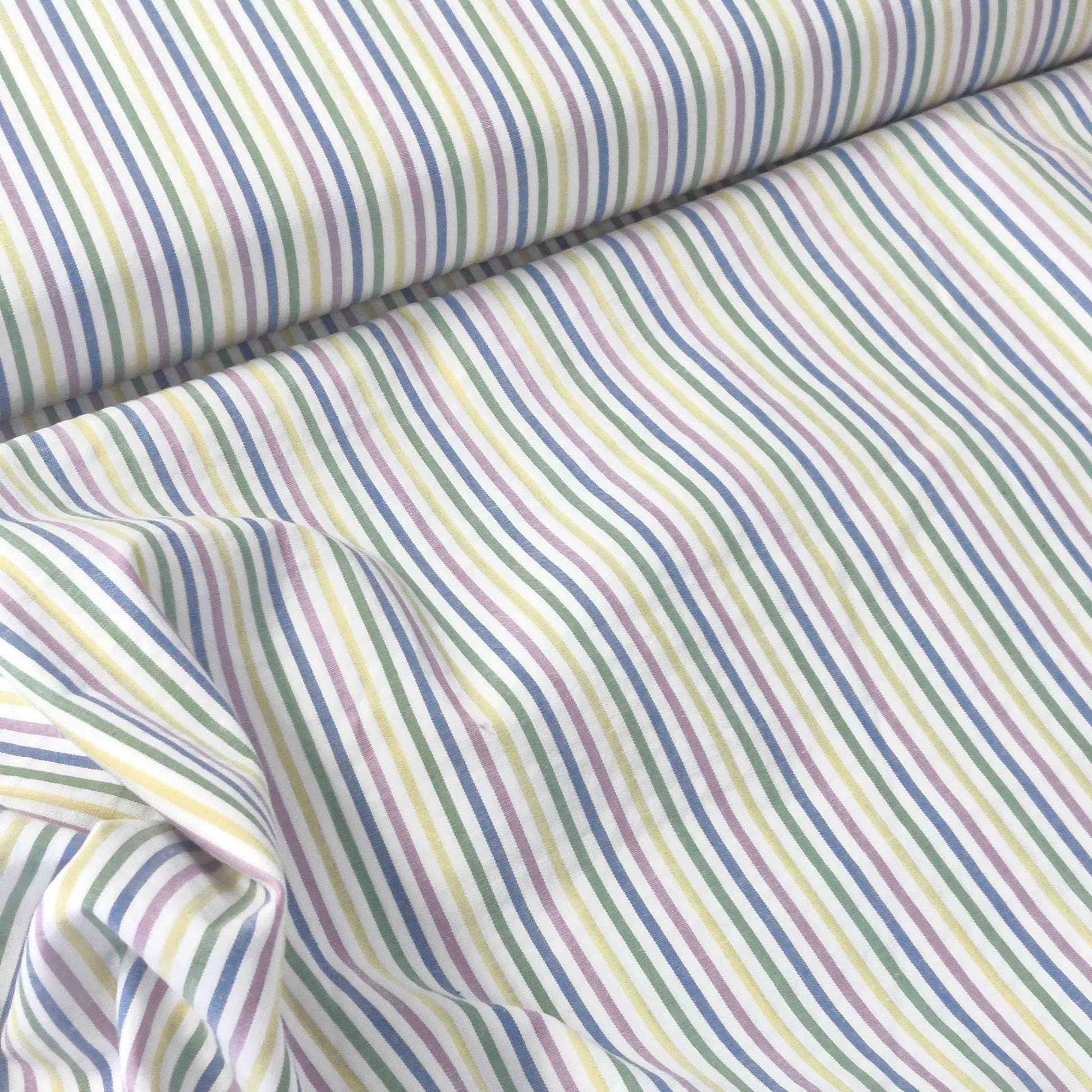 Seersucker Baumwollstoff mit schmalen Streifen – strukturierter Baumwollstoff