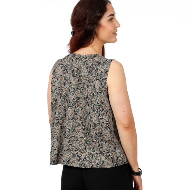 Papierschnittmuster für eine Damen Blusentop mit Bündcheneinsatz von Studio Schnittreif in den Größen XS-XXL
