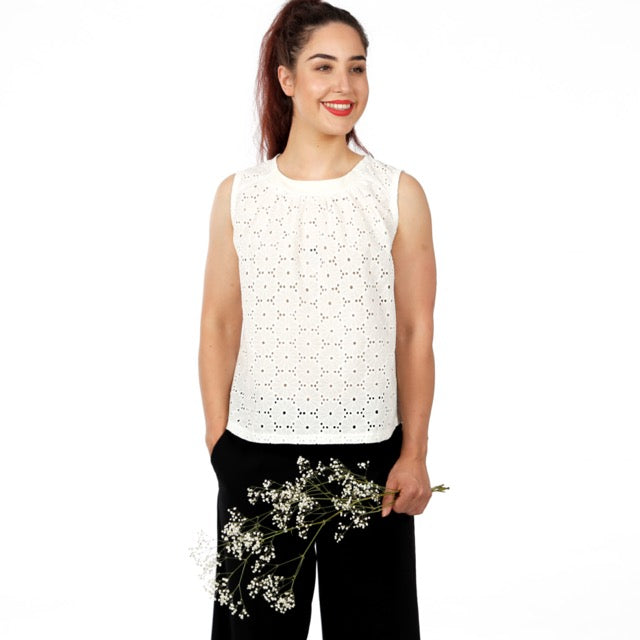 Papierschnittmuster für eine Damen Blusentop mit Bündcheneinsatz von Studio Schnittreif in den Größen XS-XXL