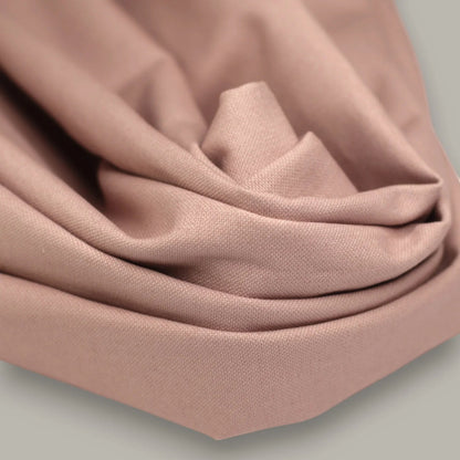 Dawn Cotton Canvas Uni dusty rose. Robuster Baumwollstoff mit Stand, ideal für Taschen, Rucksäcke, Kissen und Dekoprojekte.