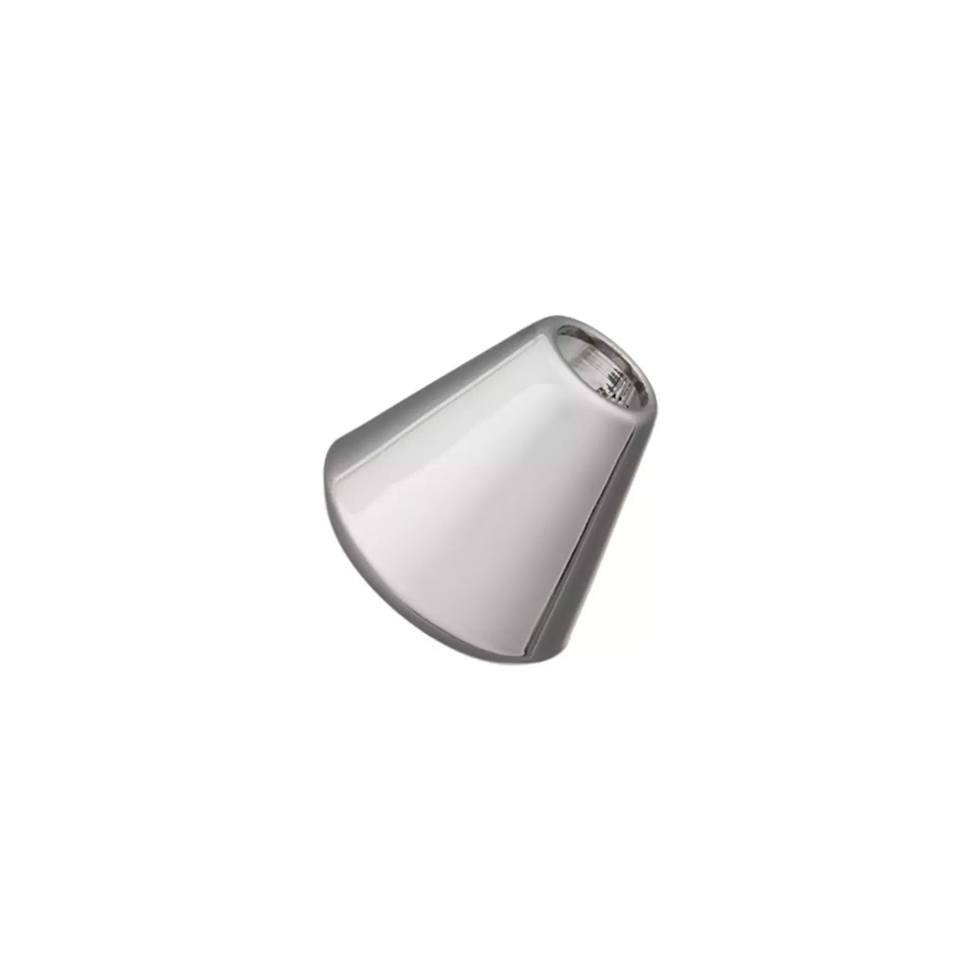 Metallisiertes Kordelende in silber mit 4 mm Durchlass zur sauberen Verarbeitung von Kordeln.