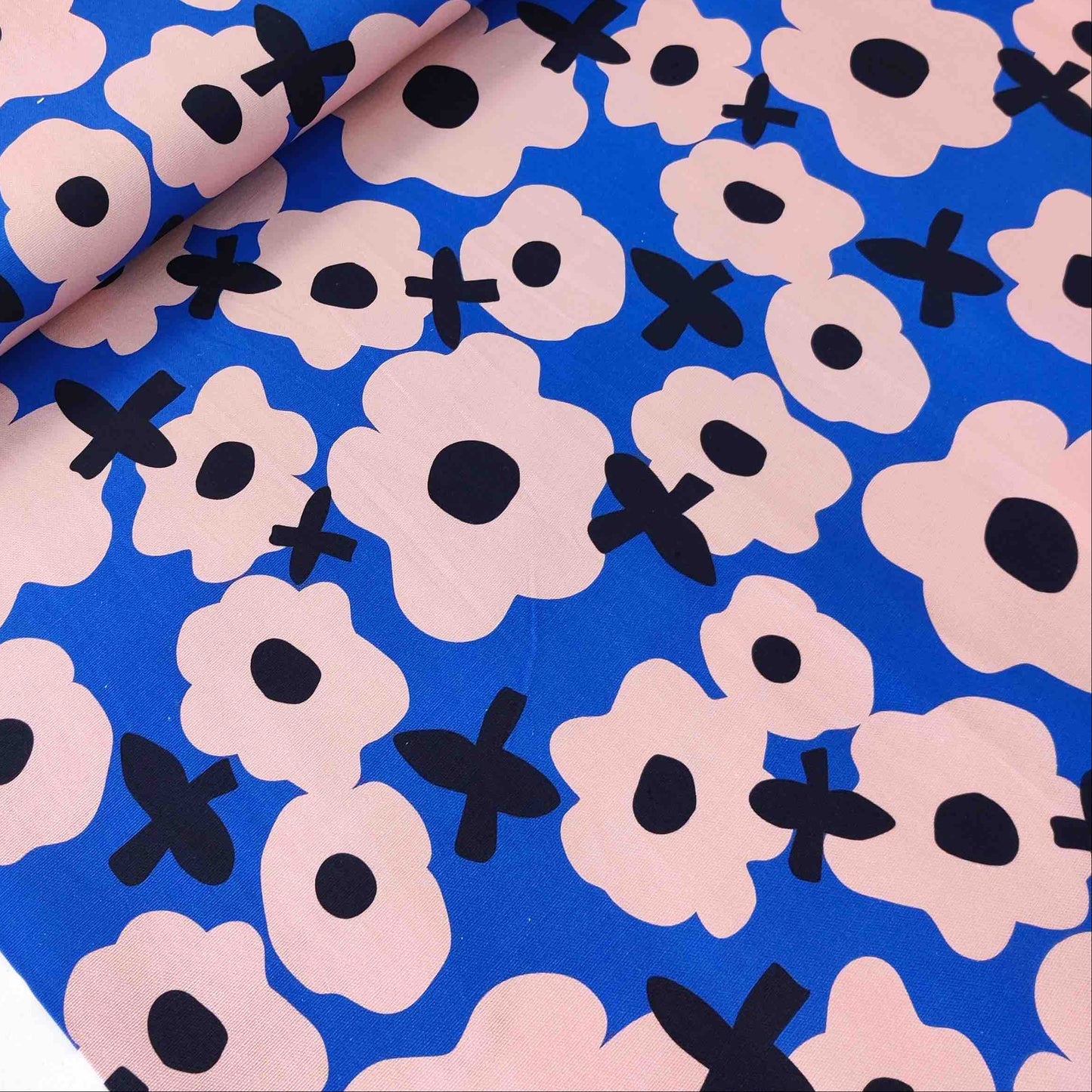 Canvas Stoff mit Blumen im skandinavischen Retro Stil