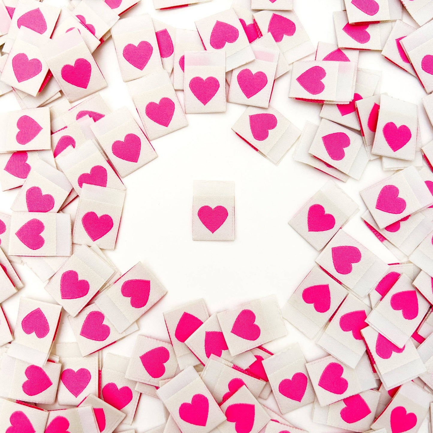 Pinkfarbene Herz-Webetiketten von Sarah Hearts
