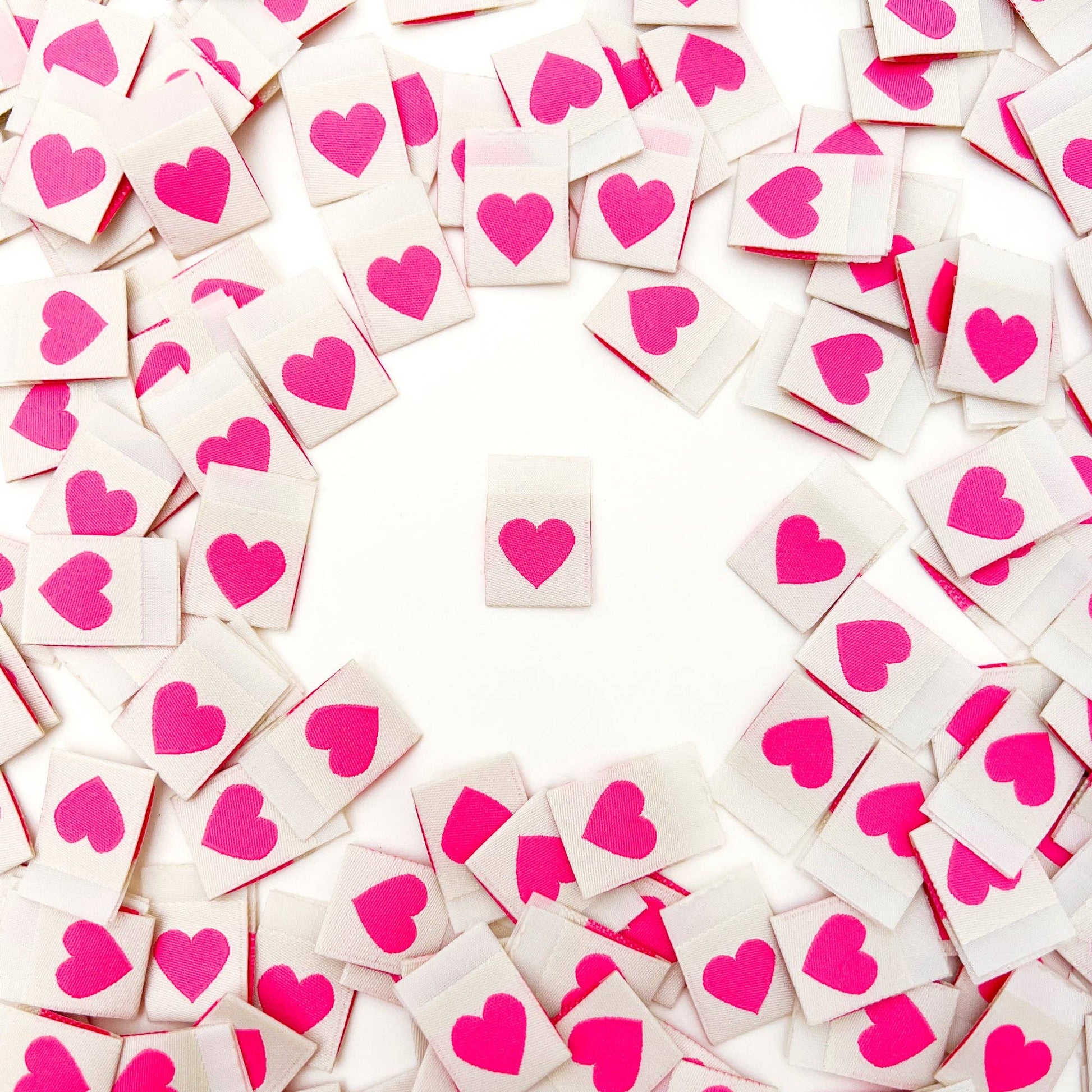 Pinkfarbene Herz-Webetiketten von Sarah Hearts