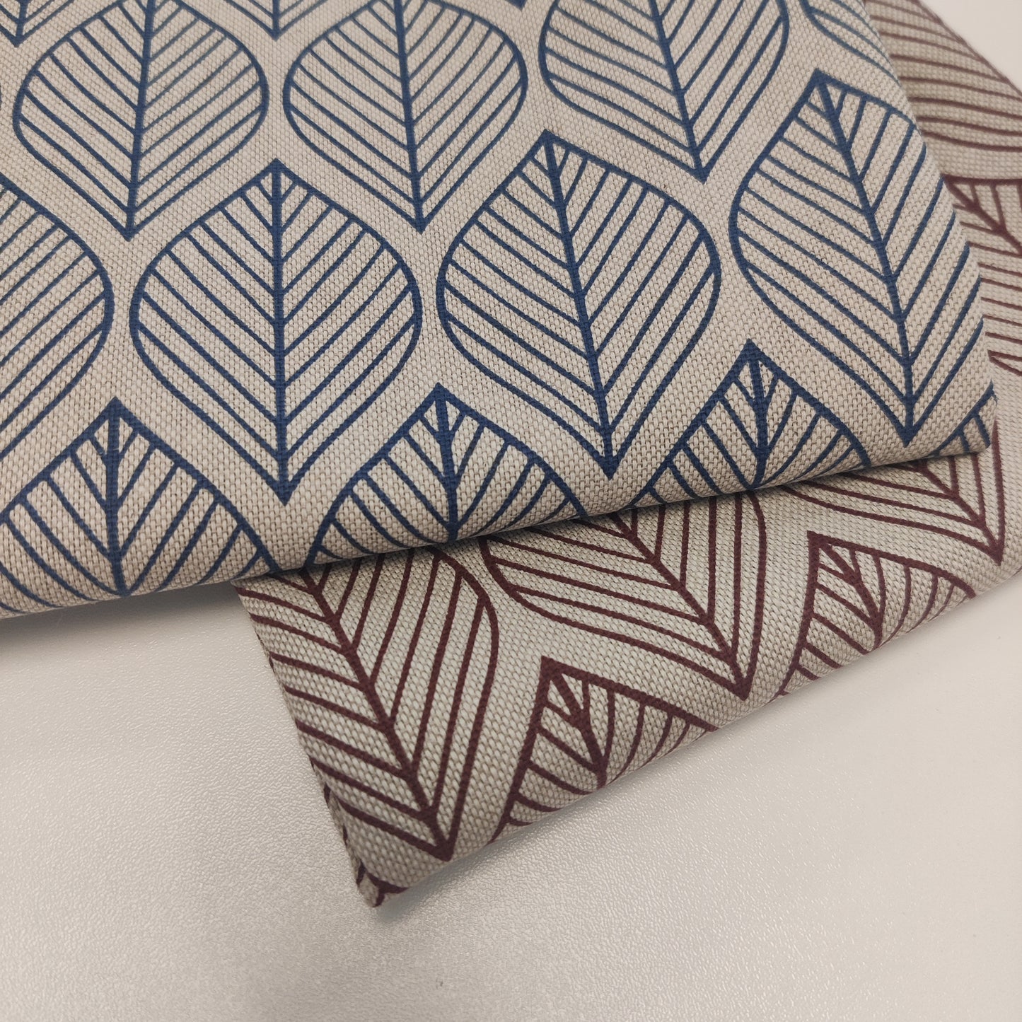 Leaf Line Minimalist Linenlook Half Panama Premium mit grafischem Blattmuster auf hellem Hintergrund